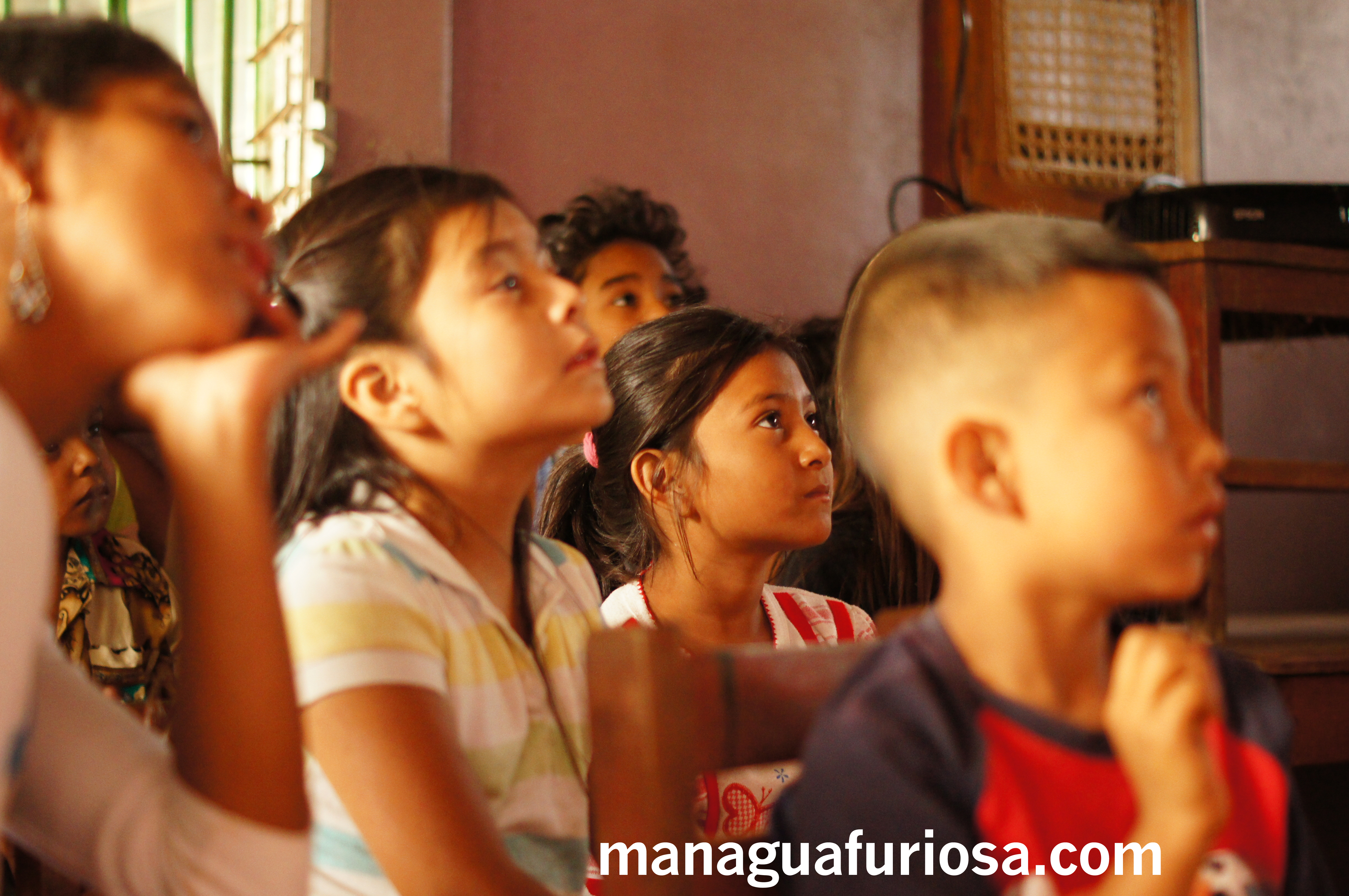 Veinti3 presenta A Cargo