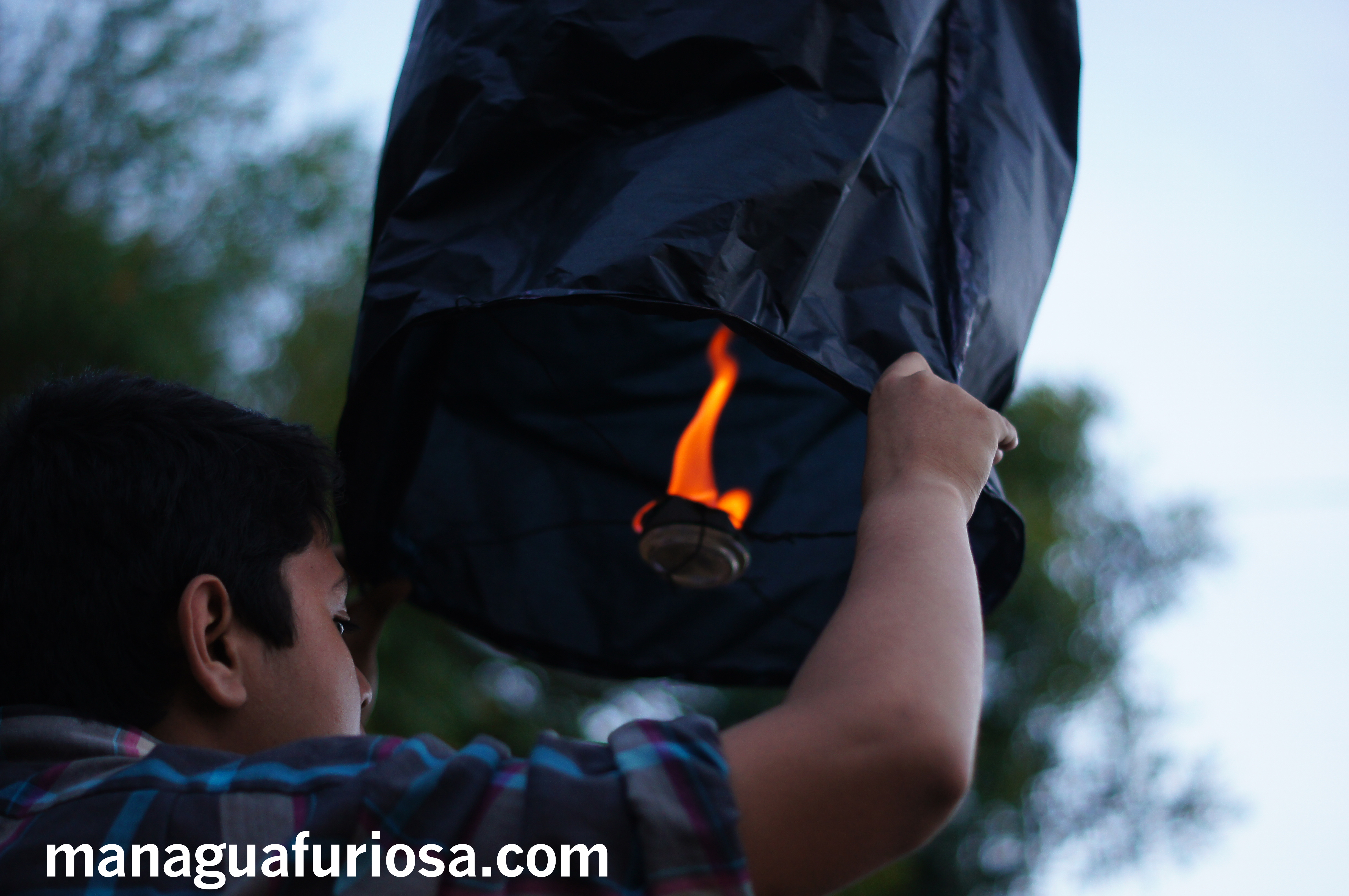 Veinti3 presenta A Cargo