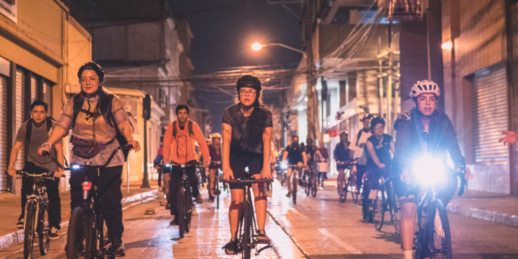 La Bienal en Resistencia protesta desde la cumbia y el gozo