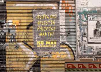 Pegatinas en La Bienal en Resistencia