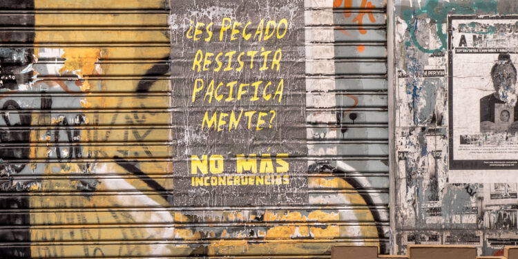 Pegatinas en La Bienal en Resistencia