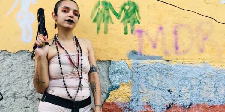 Tejiendo fronteras: La diáspora poética de Li Vallejo